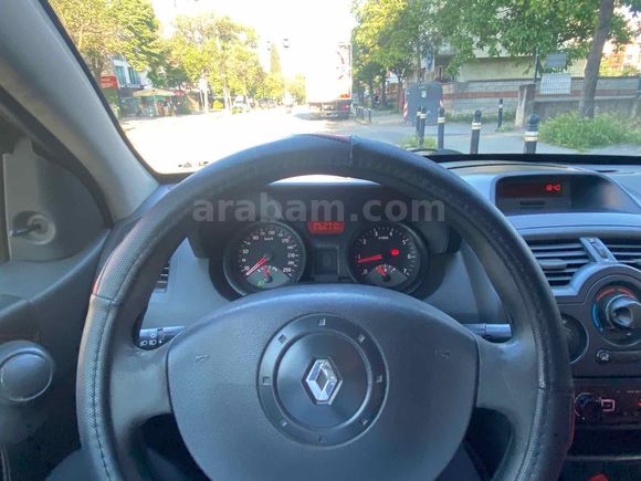 Galeriden Renault Megane 1.4 Authentique 2004 Model İstanbul