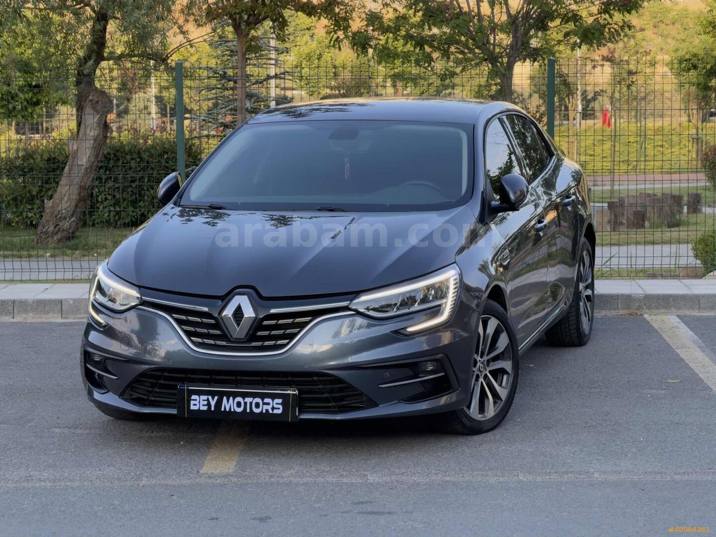 Galeriden Renault Megane 1.3 TCe Icon 2024 Model İstanbul 79.000 km Gri 2