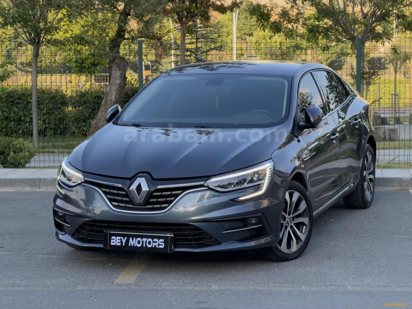 Galeriden Renault Megane 1.3 TCe Icon 2024 Model İstanbul 79.000 km Gri 1