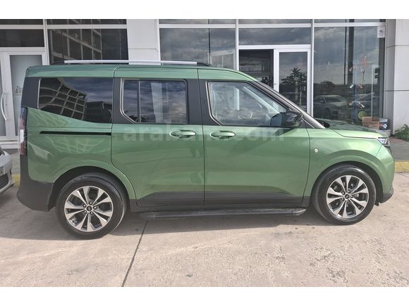 BAYANDAN HASARSIZ 2025 ÇIKIŞLI FORD TOURNEO COURİER 1.5 ECOBLUE TİTANIUM