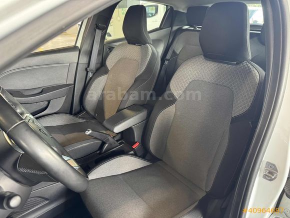 YKTCAR AUTOGROSS'DAN 2023 CLIO EVOLUTION 60.000'KM DE