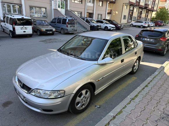 193.000KM-Benzinli 1.6 Comfort Vectra
