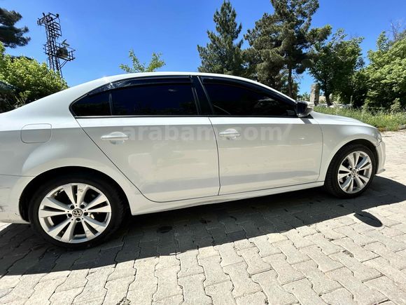 Sahibinden Volkswagen Jetta 1.2 TSi BlueMotion Comfortline 2017 Model  65.000 km Beyaz