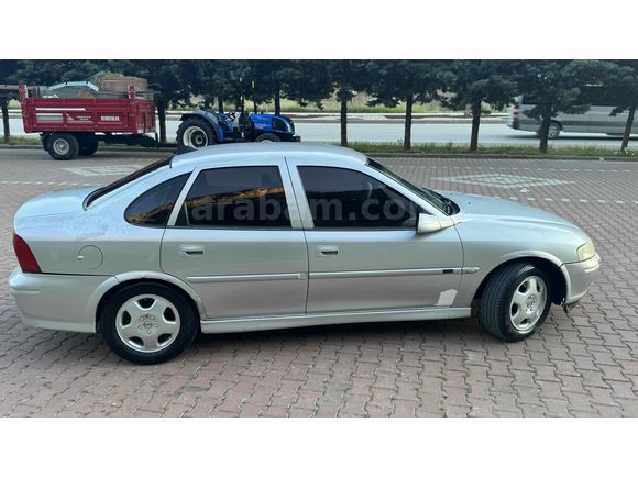SAHİBİNDEN OPEL VECTRA 1.8 CD 12 YILLIK AİLE ARACI