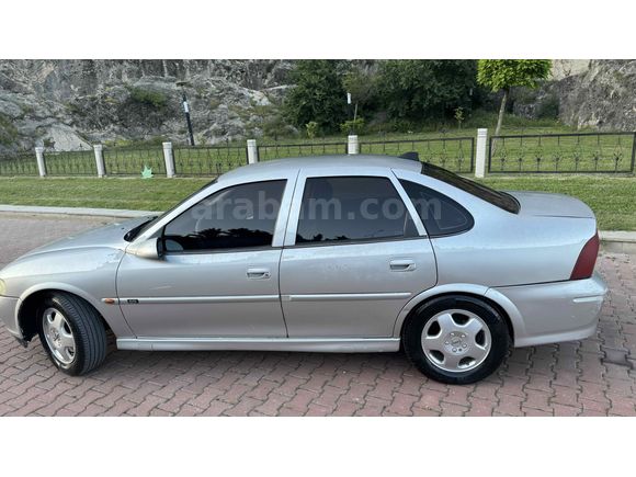 SAHİBİNDEN OPEL VECTRA 1.8 CD 12 YILLIK AİLE ARACI
