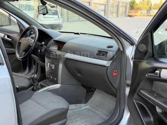 OPEL ASTRA 1.6 ENJOY 148.000 KM EMSALSİZ TEMİZLİKTE CAMMM GİBİ