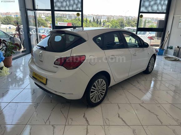 İnecik Otomotiv den Opel Astra 1.4 Otomatik Değişensiz