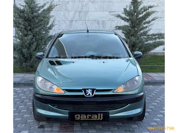 Garajj'dan Düşük KM Otomatik Peugeot 206 BENZİN-LPĞ