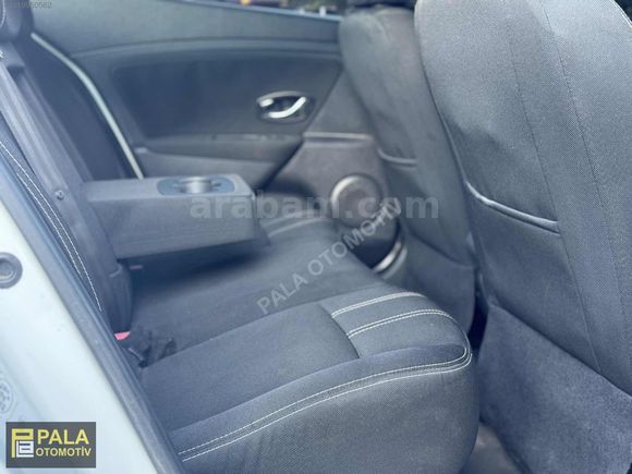 2012 MODEL 144000 KM HATASIZ BOYASIZ 1.5 DCİ 90HP EMSALSİZ TOUCH