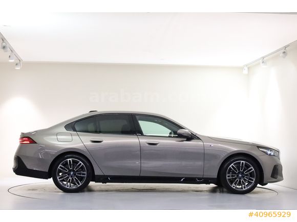 ÖZTORUN OTO - 2024 - BMW 520i Sedan - M Sport