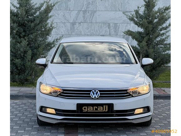 Garajj'dan Düşük Km Bakımlı İç Dış Beyaz 1.6TDI DSG