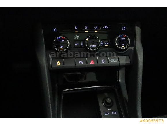 ÖZTORUN OTO - 2021-SKODA - KAROQ 1.5 TSI - PREMIUM