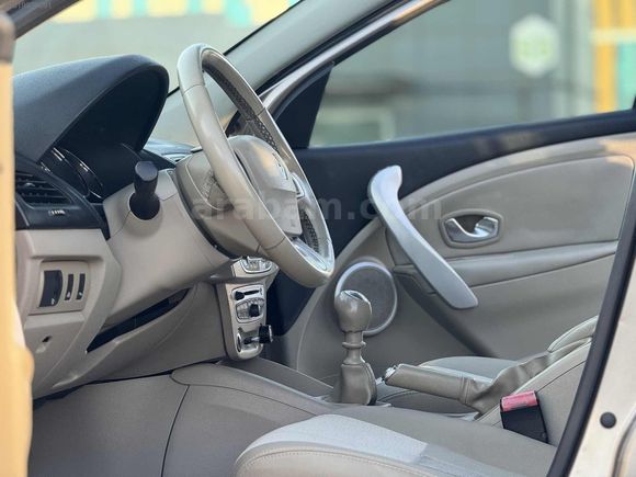 LANSMAN/ SUNROOF'LU /2011 FLUENCE/1.5DCİ PRİVİLEGE/6 İLERİ 110HP