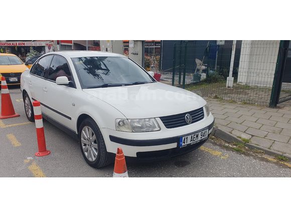 Sahibinden Volkswagen Passat 1.9 TDi 2000 Model  315.000 km Beyaz