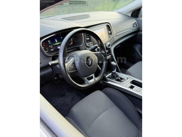 2024 MEGANE 4 TOUCH 1,3 TCE OTOMATİK HATASIZ 45 BİN KM DE