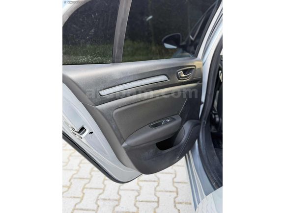 2024 MEGANE 4 TOUCH 1,3 TCE OTOMATİK HATASIZ 45 BİN KM DE