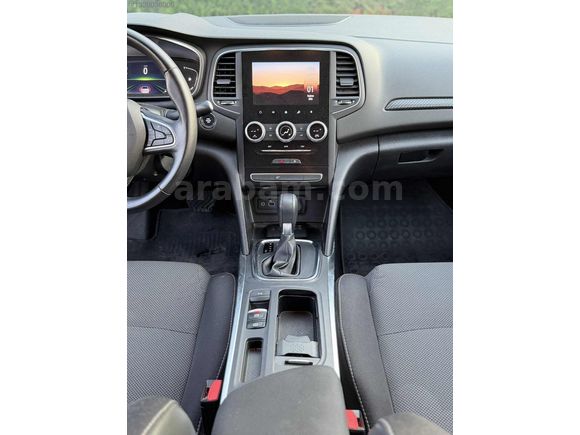 2024 MEGANE 4 TOUCH 1,3 TCE OTOMATİK HATASIZ 45 BİN KM DE