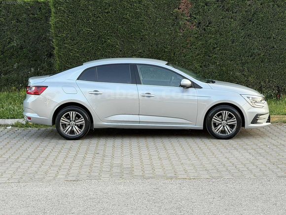 2024 MEGANE 4 TOUCH 1,3 TCE OTOMATİK HATASIZ 45 BİN KM DE
