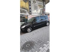 Sahibinden Renault Scenic 1.6 Privilege 2005 Model  258.000 km Siyah.  TAKAS OLUR