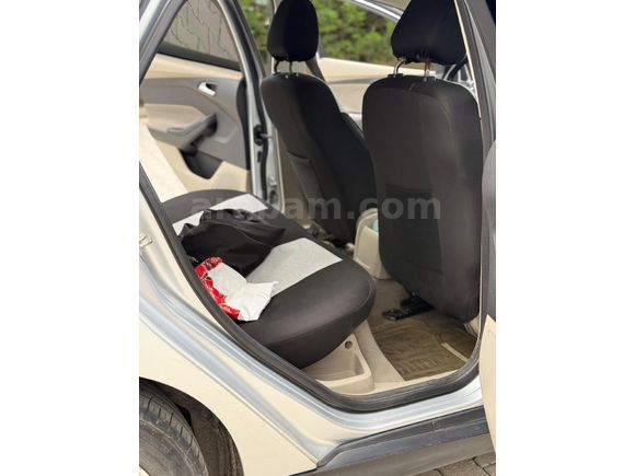 DEĞİŞENSİZ 2013 MODEL FORD FOCUS 1.6 TREND X