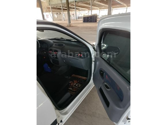 Sahibinden Renault Clio 1.4 RNA 2000 Model