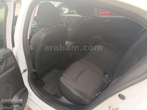 BOYASIZ HATASIZ TESLA EKRANLI MEGANE 1,5 BLUE DCİ 7 İLERİ