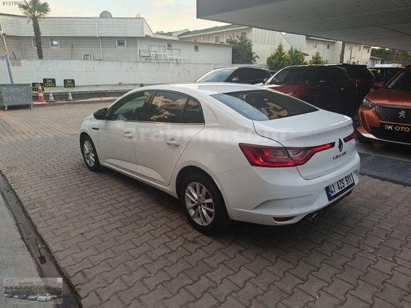 BOYASIZ HATASIZ TESLA EKRANLI MEGANE 1,5 BLUE DCİ 7 İLERİ