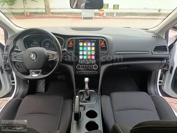 BOYASIZ HATASIZ TESLA EKRANLI MEGANE 1,5 BLUE DCİ 7 İLERİ