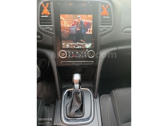 BOYASIZ HATASIZ TESLA EKRANLI MEGANE 1,5 BLUE DCİ 7 İLERİ