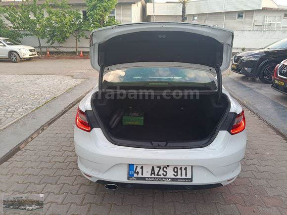 BOYASIZ HATASIZ TESLA EKRANLI MEGANE 1,5 BLUE DCİ 7 İLERİ