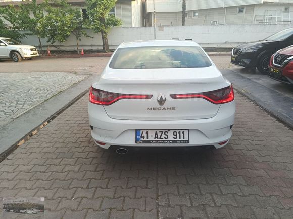 BOYASIZ HATASIZ TESLA EKRANLI MEGANE 1,5 BLUE DCİ 7 İLERİ