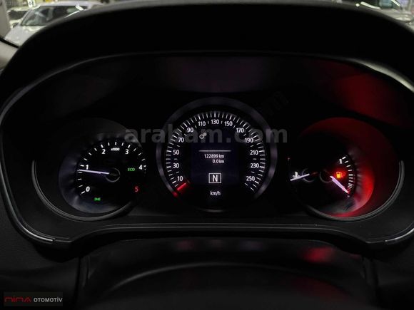NİNA OTOMOTİV'DEN DEĞİŞENSİZ-DİZEL OTOMATİK MEGANE