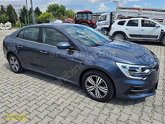 2022 MODEL RENAULT MEGANE 1.5 DİZEL TOUCH PAKET DEĞİŞENSİZ