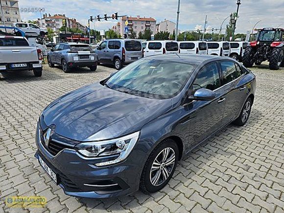 2022 MODEL RENAULT MEGANE 1.5 DİZEL TOUCH PAKET DEĞİŞENSİZ