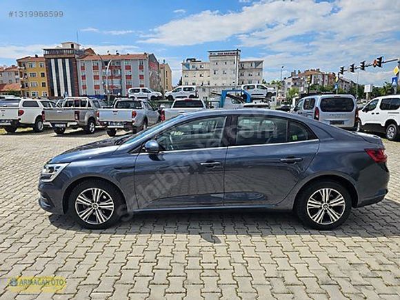 2022 MODEL RENAULT MEGANE 1.5 DİZEL TOUCH PAKET DEĞİŞENSİZ