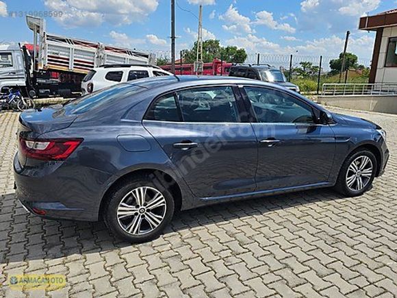 2022 MODEL RENAULT MEGANE 1.5 DİZEL TOUCH PAKET DEĞİŞENSİZ