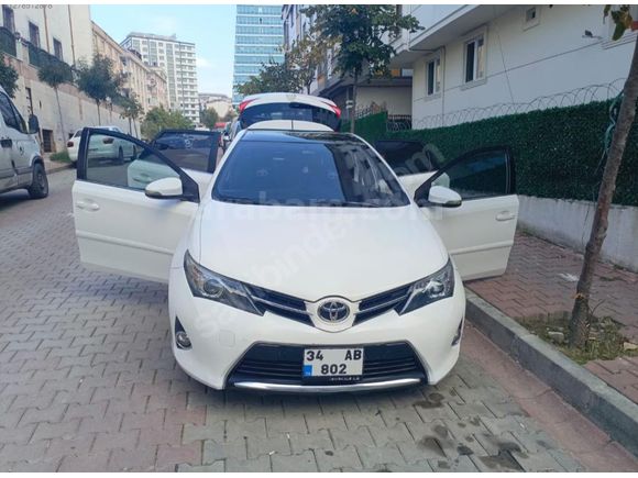 Sahibinden Toyota Auris 1.4 D-4D Active Skypack 2013 Model  167.000 km Beyaz