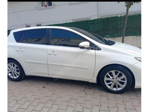 Sahibinden Toyota Auris 1.4 D-4D Active Skypack 2013 Model  167.000 km Beyaz