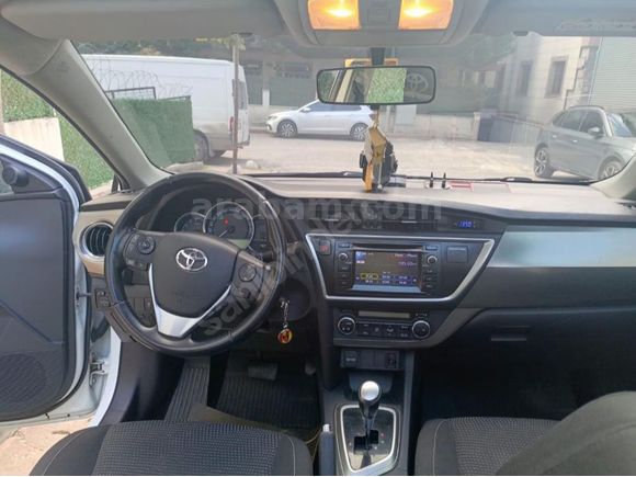Sahibinden Toyota Auris 1.4 D-4D Active Skypack 2013 Model  167.000 km Beyaz