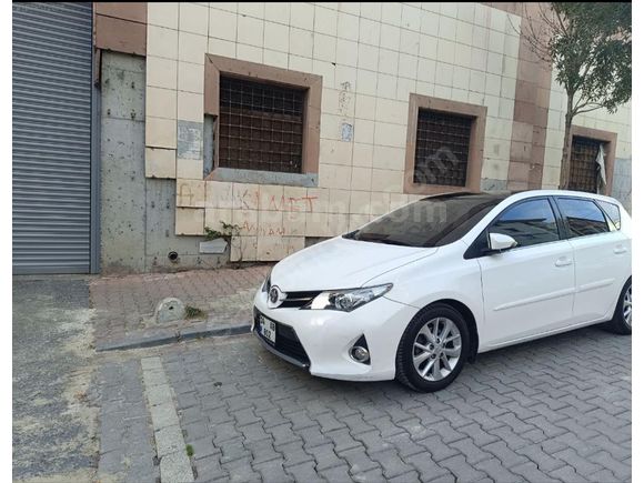 Sahibinden Toyota Auris 1.4 D-4D Active Skypack 2013 Model  167.000 km Beyaz