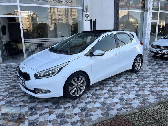 2013 KİA CEED DİZEL OTOMATİK ConCept Plus CAM TAVAN FUUL HATASİZ
