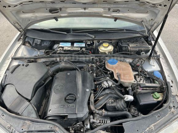 Sahibinden Volkswagen Passat 1.8 Trendline 2000 Model  196.458 km Gri (Gümüş)