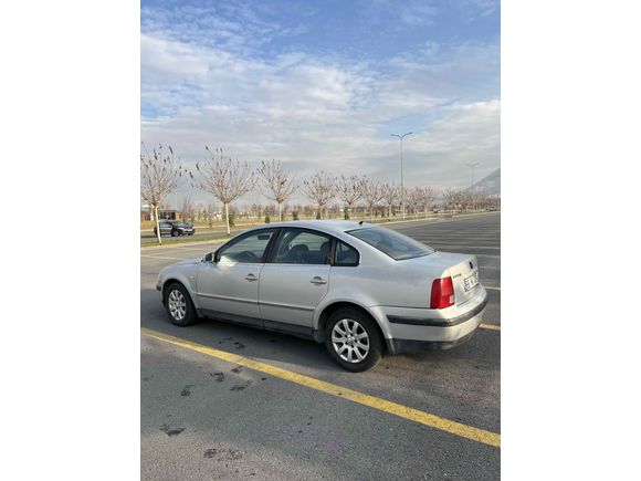 Sahibinden Volkswagen Passat 1.8 Trendline 2000 Model  196.458 km Gri (Gümüş)