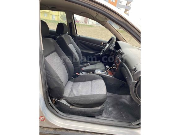 Sahibinden Volkswagen Passat 1.8 Trendline 2000 Model  196.458 km Gri (Gümüş)
