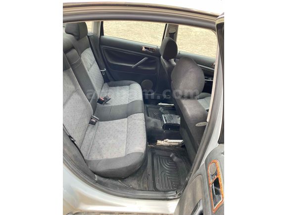 Sahibinden Volkswagen Passat 1.8 Trendline 2000 Model  196.458 km Gri (Gümüş)