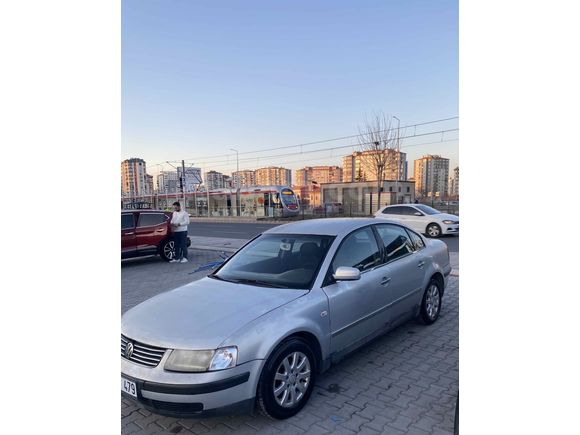Sahibinden Volkswagen Passat 1.8 Trendline 2000 Model  196.458 km Gri (Gümüş)