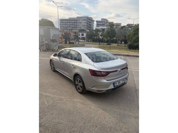 Galeriden Renault Megane 1.3 TCe Touch 2023 Model İzmir 107.236 km Gri (Gümüş)
