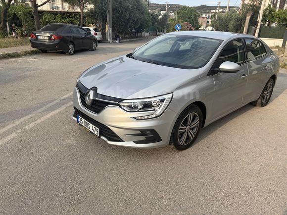 Galeriden Renault Megane 1.3 TCe Touch 2023 Model İzmir 107.236 km Gri (Gümüş)