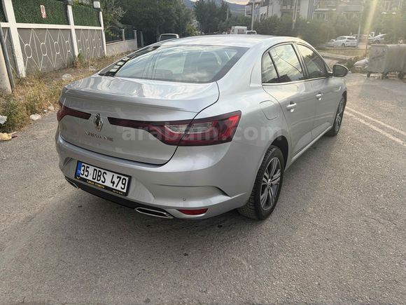 Galeriden Renault Megane 1.3 TCe Touch 2023 Model İzmir 107.236 km Gri (Gümüş)
