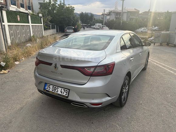 Galeriden Renault Megane 1.3 TCe Touch 2023 Model İzmir 107.236 km Gri (Gümüş)